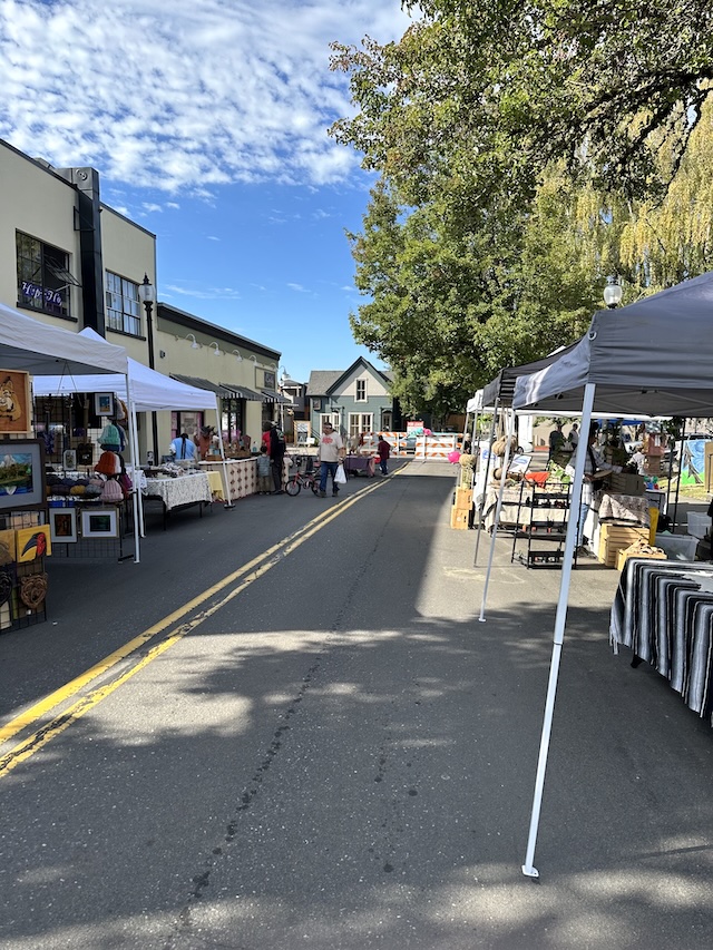 Artist booths lining 4th street.